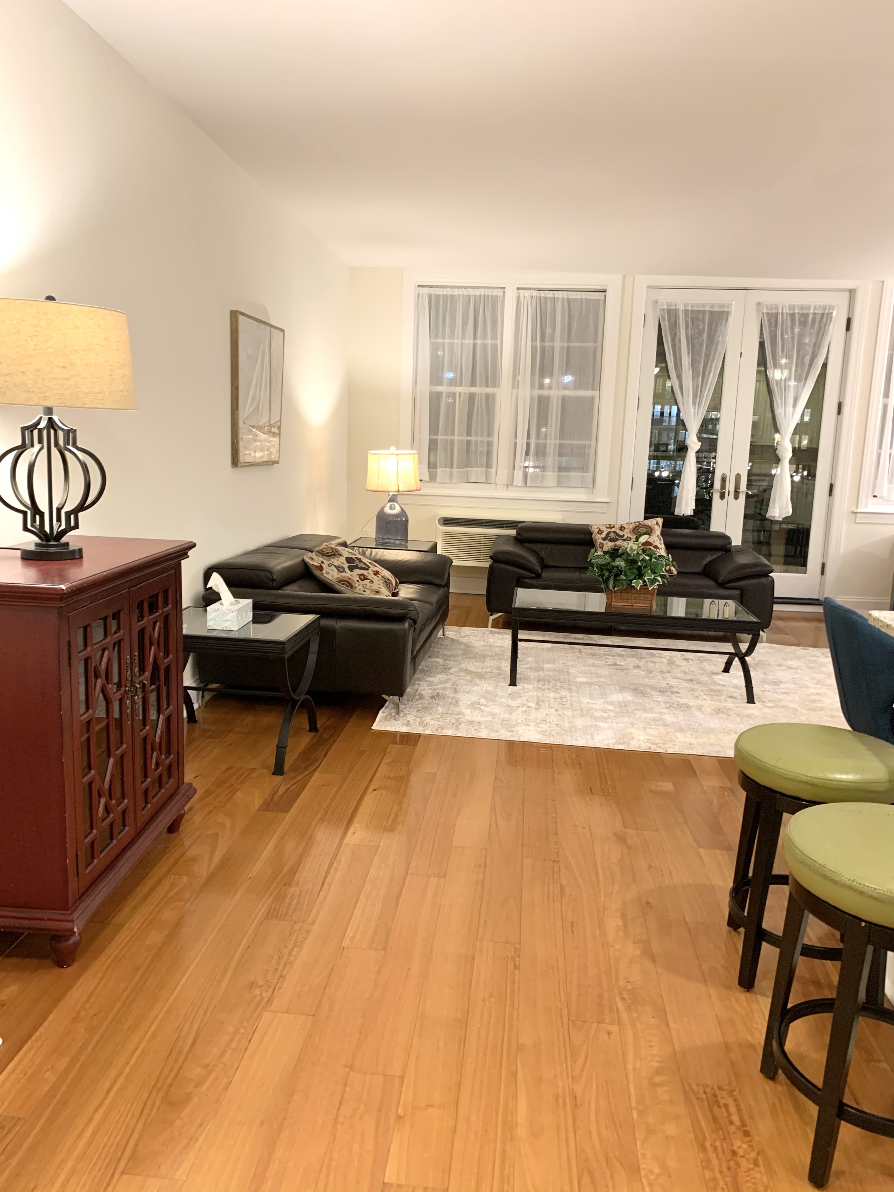 Luxury with balcony  2br near the river 10 min to NYC